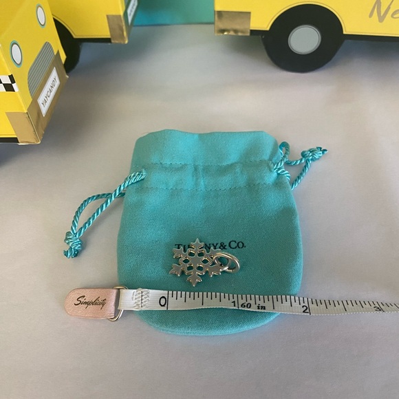 Tiffany & Co. Snowflake Charm/Pendant - Picture 6 of 6
